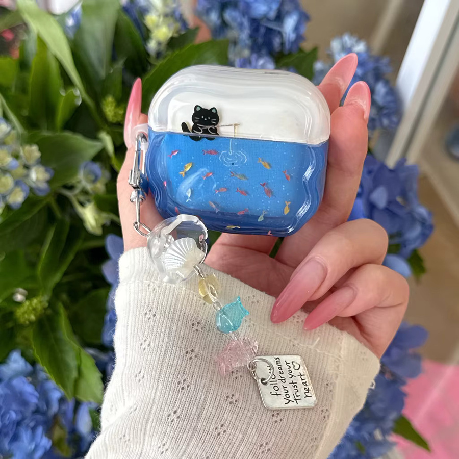 Stoßfeste AirPods Schutzhülle mit schwarzer Katze und vergoldetem Fisch Anhänger für Apple AirPods 1, 2, 3, 4 und Pro 2/3 in Schwarz und Gold - Bild 2