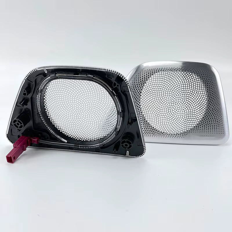 Audio-Upgrade-Kit für BMW G30 5-Serie mit LED-beleuchteten Lautsprecherabdeckungen und Mitteltönern in Silber und Multicolour - Bild 2