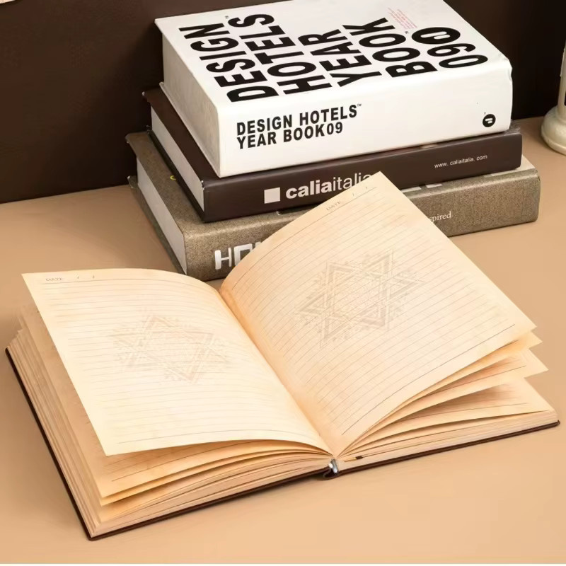 A5 Hexagramm Notizbuch 2026 mit Hardcover und linierten Seiten in Schwarz - Bild 2