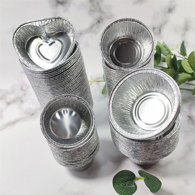 50 Stück Einweg Cupcake Liner und Muffin Backformen in Silber, Antihaft Folie und Wrapper für deine Party - Bild 1