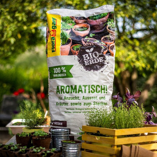 Floragard Bio Kräuter- und Anzuchterde Aromatisch, torffrei, 40 l - Bild 3