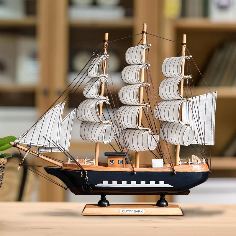 Kreatives Segelbootmodell aus Holz von Yiran Furniture als dekoratives Tischornament mit Lichtern in Multicolor - Bild 2