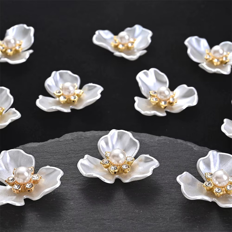 Blumen-Charms mit Imitationsperlen und Strasssteinen, 25 x 27 mm - Bild 4