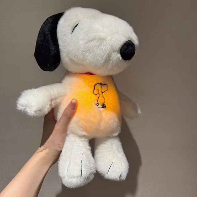Bandai Snoopy Disney Baby-Atemberuhiger, Plüschtier, mit Musik und Licht - Bild 1