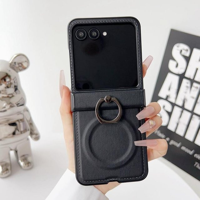 Magnetische Ledertasche mit Ringhalter als Ständer für Samsung Galaxy Z Flip 7, Z Flip 6, Z Flip 4 und Z Flip 3 in Schwarz - Bild 1