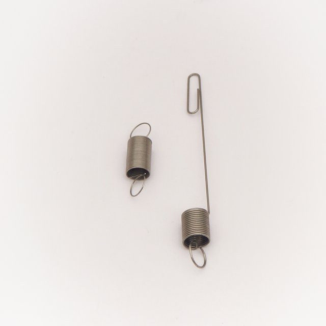 Briggs&Stratton Luftklappenfeder Ersatzteil in Silber für Rasenmäher und Gartenmaschinen (699056 790849) - Bild 1