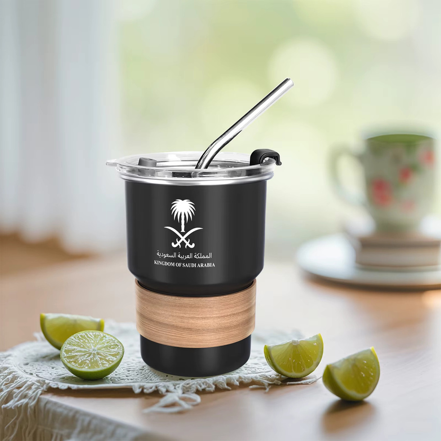Edelstahl Becher mit Saudi-Arabien Emblem und Deckel sowie Strohhalm, Grün/Schwarz, 500 ml - Bild 2