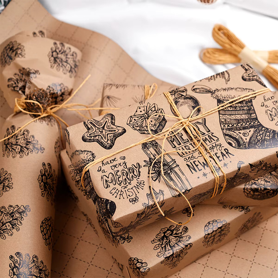 Dekorative Geschenkpapierrolle mit Weihnachtsbeeren-Design in Braun aus Kraftpapier - Bild 5