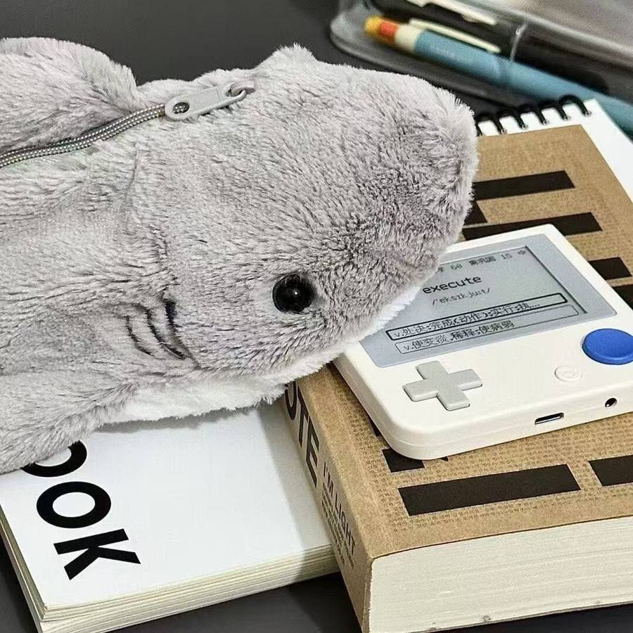 Yiran Plüsch Hai Mäppchen als niedliches Stifteetui für Schüler und Studenten - Bild 3