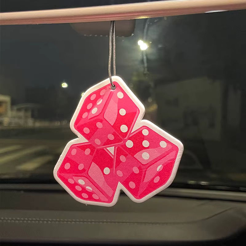 Japanischer Cartoon Duftanhänger für das Auto als Rückspiegel-Lufterfrischer in Rosa - Bild 5
