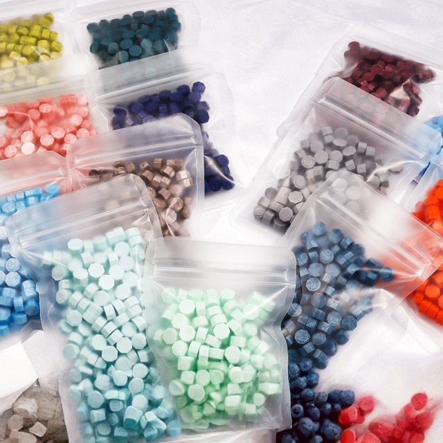 300 Stück mehrfarbige achteckige Wachssiegelperlen in Blau und Multicolour als DIY-Wachszubehör für Hochzeiten, Geschenke und kreative Dekorationen - Bild 1