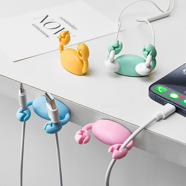 Cartoon-Krabben-Kabel-Organizer aus Kunststoff in Blau und Multicolour für die mobile Ladekabel-Aufbewahrung - Bild 1