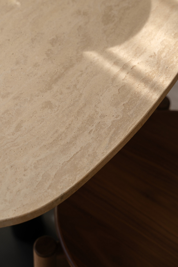 UMAGE Gather Cafe Tisch in Beige aus Marmor oder Travertin mit Stahlgestell - Bild 2