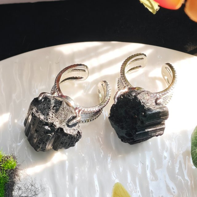 CrystalHola Ring, schwarzer Turmalin-Kristall, Silber, Unisex - Bild 1