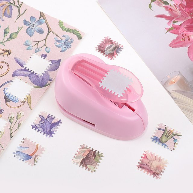 Stempelförmiger Papierstanzer für Bastelarbeiten und Scrapbooking in Blau oder Pink - Bild 1