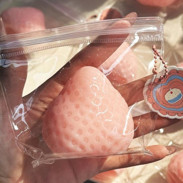 BC Pet Supplies Große Erdbeere Squishy, Stressball, Rot Rosa - Bild 1