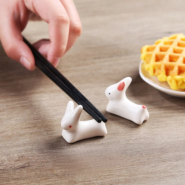 Keramik-Hasen-Stäbchenhalter im japanischen Zakka-Style, Weiß - Bild 1