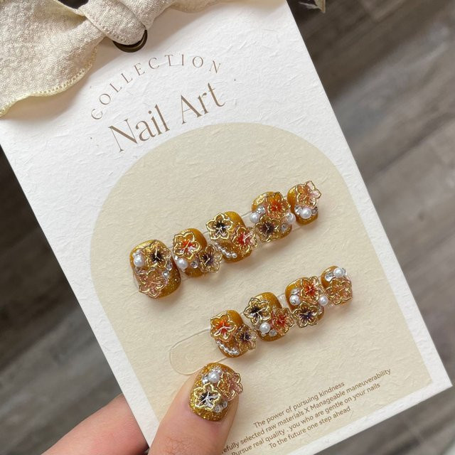 10 Stück Press-on Nails Kurz Rund, Golden Glasiert, Blumen Design - Bild 1