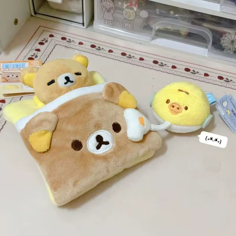 Sanx Rilakkuma Schlafsack aus Plüsch für 10 cm Puppenanhänger in Braun - Bild 3