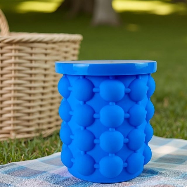 YC Direct Tragbarer Zwei-in-Eins Eiswürfelbehälter und 3D-Eiswürfelform in Blau - Bild 1
