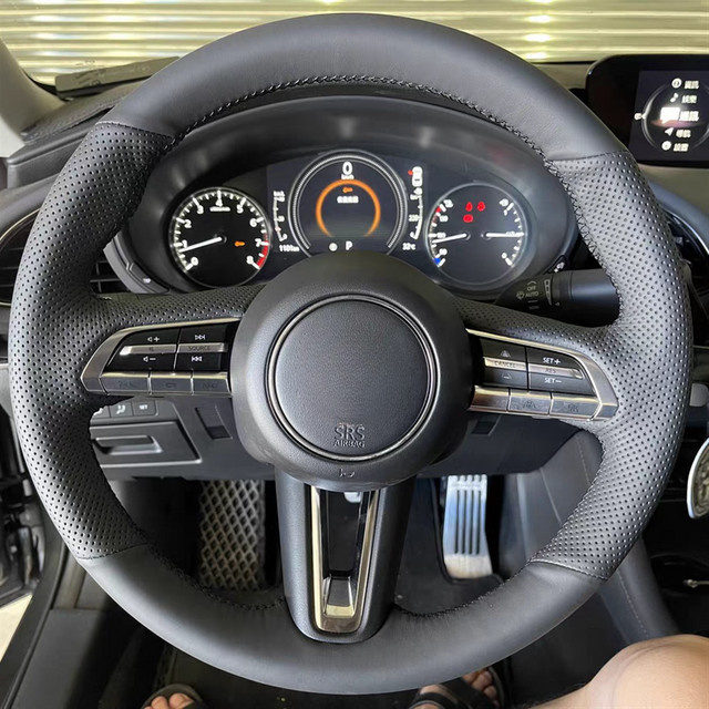 GKMHiR Lenkrad Abdeckung aus Mikrofaser und Leder in Schwarz für Mazda 3 Axela, CX-30 und MX-30 zum Selbernähen - Bild 1