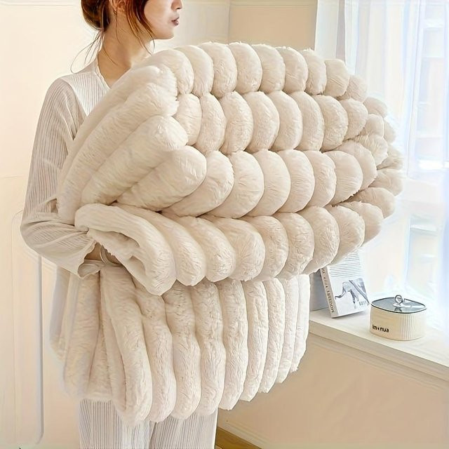 Wendbare Thermofleece-Decke von HappyhomeEE aus weichem Kunstkaninchenfell und Fleece in Weiß, B/B: 70 x 100 cm - Bild 1