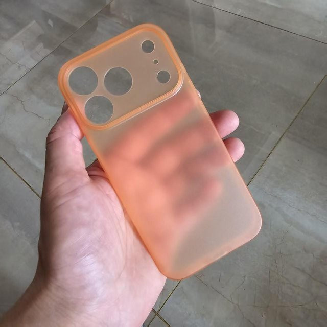 Ultra dünne PP Schutzhülle für iPhone 17 in Orange mit Kameraschutz und transluzentem Design - Bild 1
