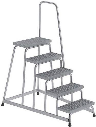 MUNK Günzburger Steigtechnik Arbeitspodest R13 starr aus Aluminium in Silber mit Handlauf und Montage für Werkzeug, maximale Arbeitshöhe: 3 m - Bild 1