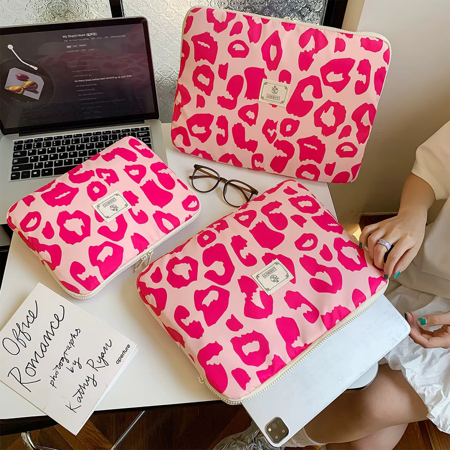 DANYCASE Laptoptasche mit Retro-Bär-Print für 11-15 Zoll Notebooks und MacBook Air Pro in Pink - Bild 4