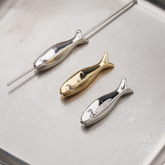 QTOUYE Abstandsperlen Fischform, Messing, 14 Karat vergoldet, 15 x 6 mm - Bild 1