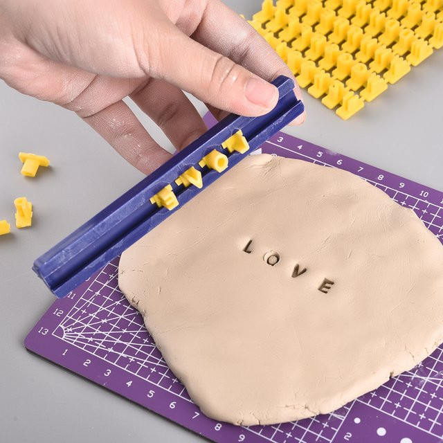 Keramik Prägestempel Set für Alphabet und Zahlen aus Kunststoff zur Gestaltung von Polymer Clay und Ton - Bild 1