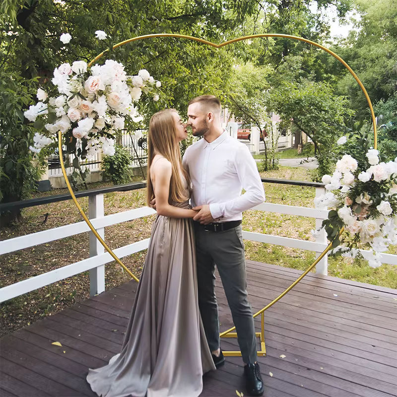 ChangYiMei Herzförmiger Metall-Ballonbogen in Gold für Hochzeiten und Geburtstage als freistehender Fotohintergrund - Bild 3