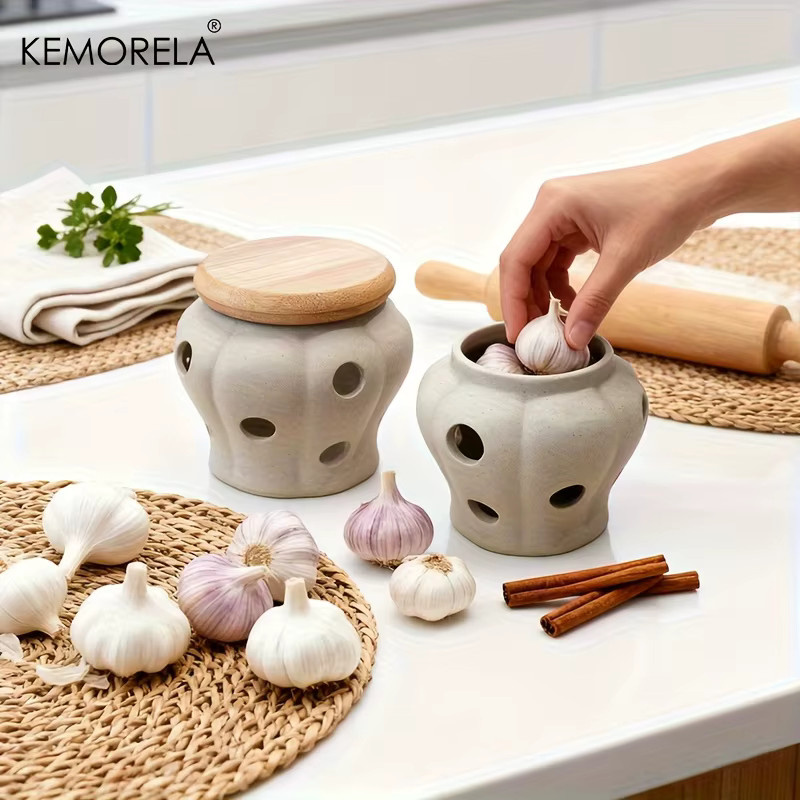 KEMORELA Keramikgefäß in Weiß mit Bambusdeckel zur Aufbewahrung von Knoblauch und Ingwer mit belüftetem Design - Bild 2