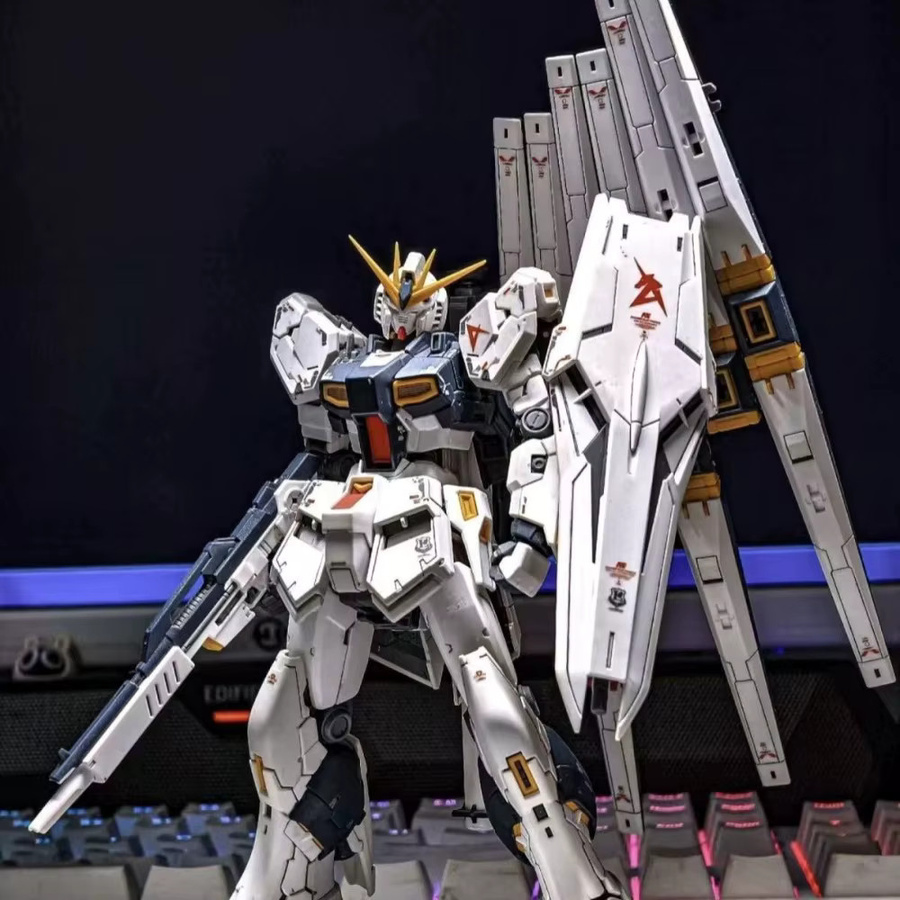 Bandai Gundam RG RX-93 Mecha Actionfigur Modellbausatz, beweglicher Montage-Roboter mit Trichterrucksack und Ständer - Bild 2