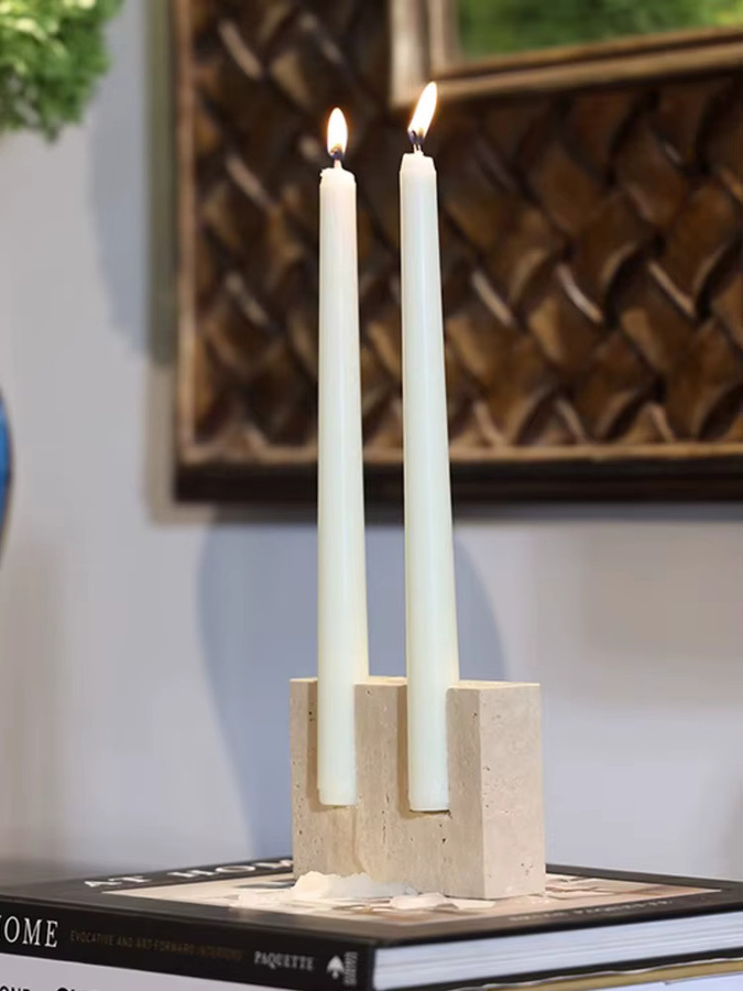 LA TROUVAILLE 2-Loch-Kerzenhalter aus Marmor in Beige im Vintage-Stil für Taper-Kerzen - Bild 3