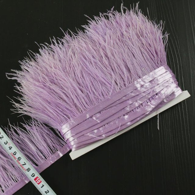 Lila Straußenfederbesatz als Fransenband für DIY Nähen und Dekoration, Breite der Federn: 8-10 cm - Bild 1