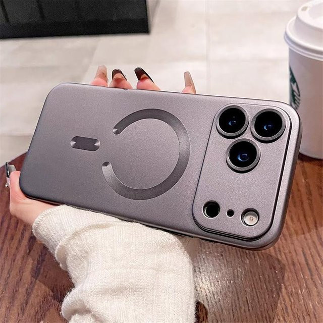 Magnetische MagSafe Weiche Hülle mit Metallic Lackierung und Objektivschutz für Apple iPhone 17 Pro Max 16 15 14 13 12 11 in Grau - Bild 1