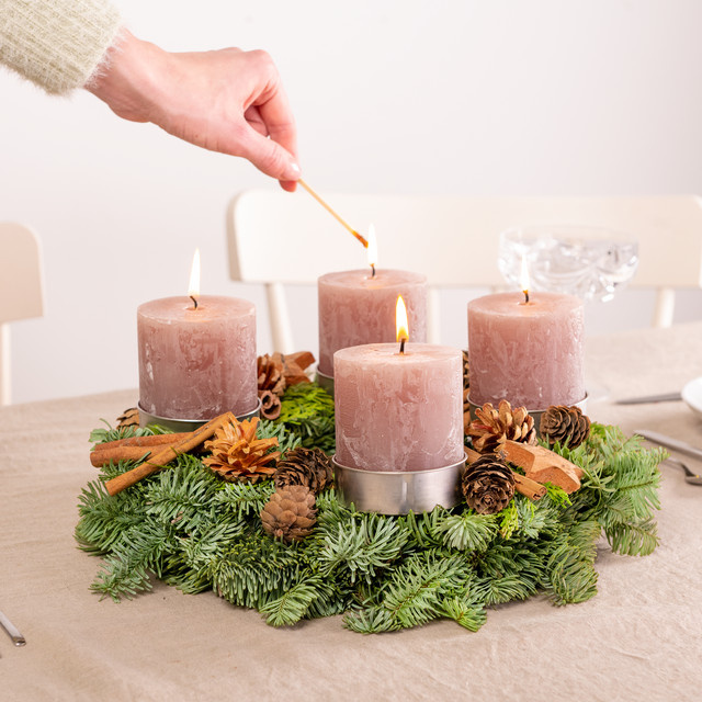Klassischer Adventskranz Nature Christmas von BLUME2000 in Tannengrün, Durchmesser: 30 cm - Bild 1