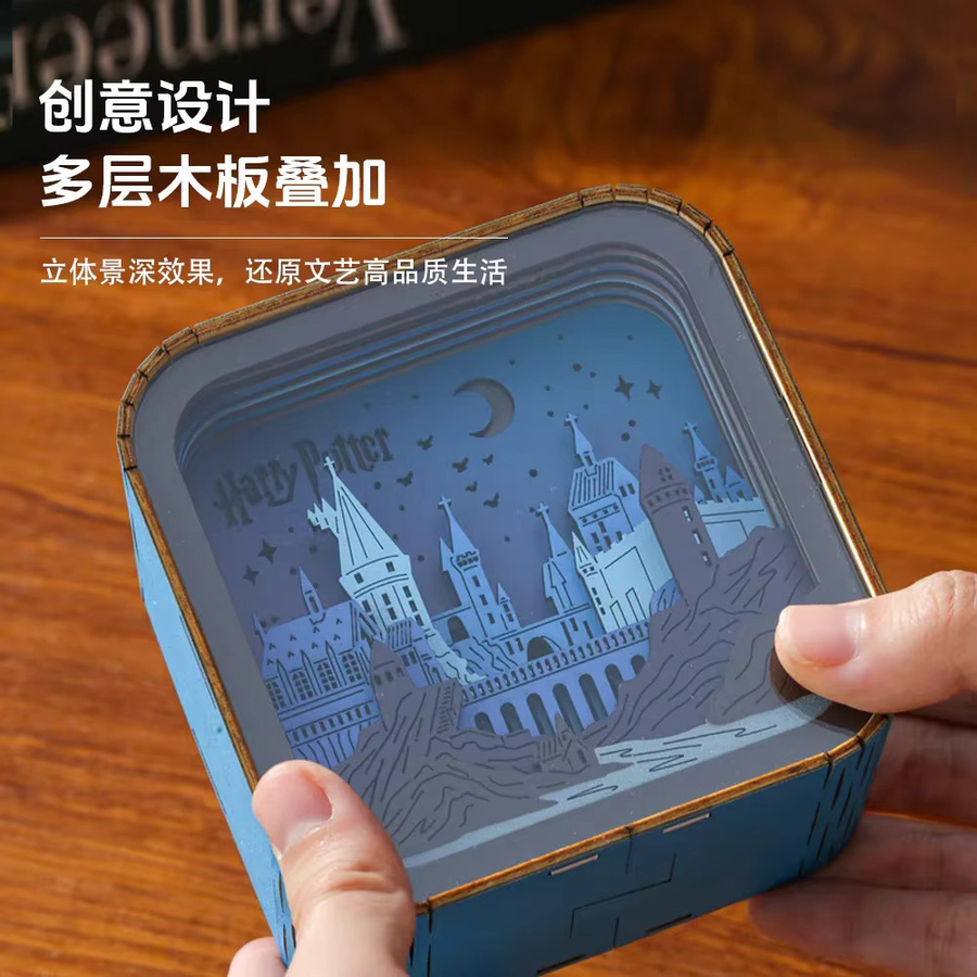 Bandai Harry Anime Hogwarts Castle Nachtlicht, Holzschnitzerei, Spieluhr - Bild 3
