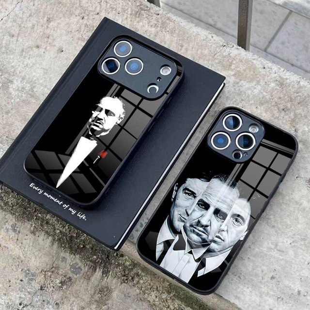 Potdemiel Handyhülle mit Der Pate Filmdesign für iPhone 15 14 13 11 Pro Max und weitere Modelle, Schwarz mit Glasabdeckung - Bild 1
