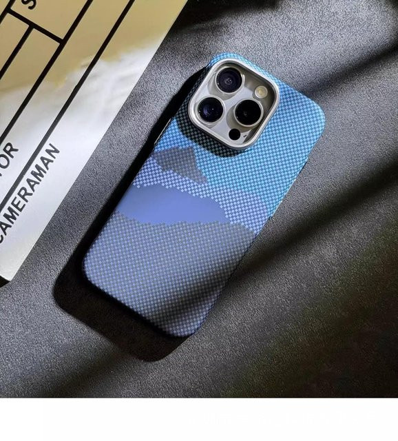 Magnetische iPhone 17 Air Handyhülle mit Kevlar Carbonfaser Muster in Blau und MagSafe Kompatibilität - Bild 1