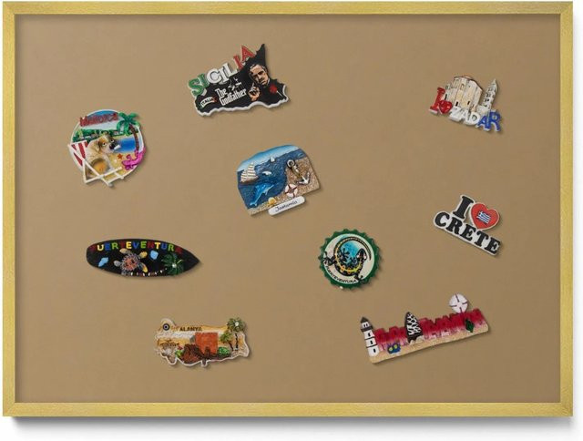 Tulup Magnettafel Dekoratives Magnetboard aus Metall in Dunkelgelb mit Goldrahmen B: 70 cm, H: 50 cm - Bild 1