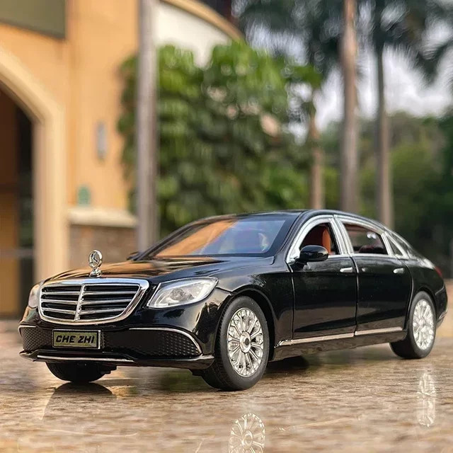 Maisto Benz E300 E-Klasse Starlight Headliner, Spielzeugfahrzeug, 1:24, Metall, mit Sound und Licht - Bild 1