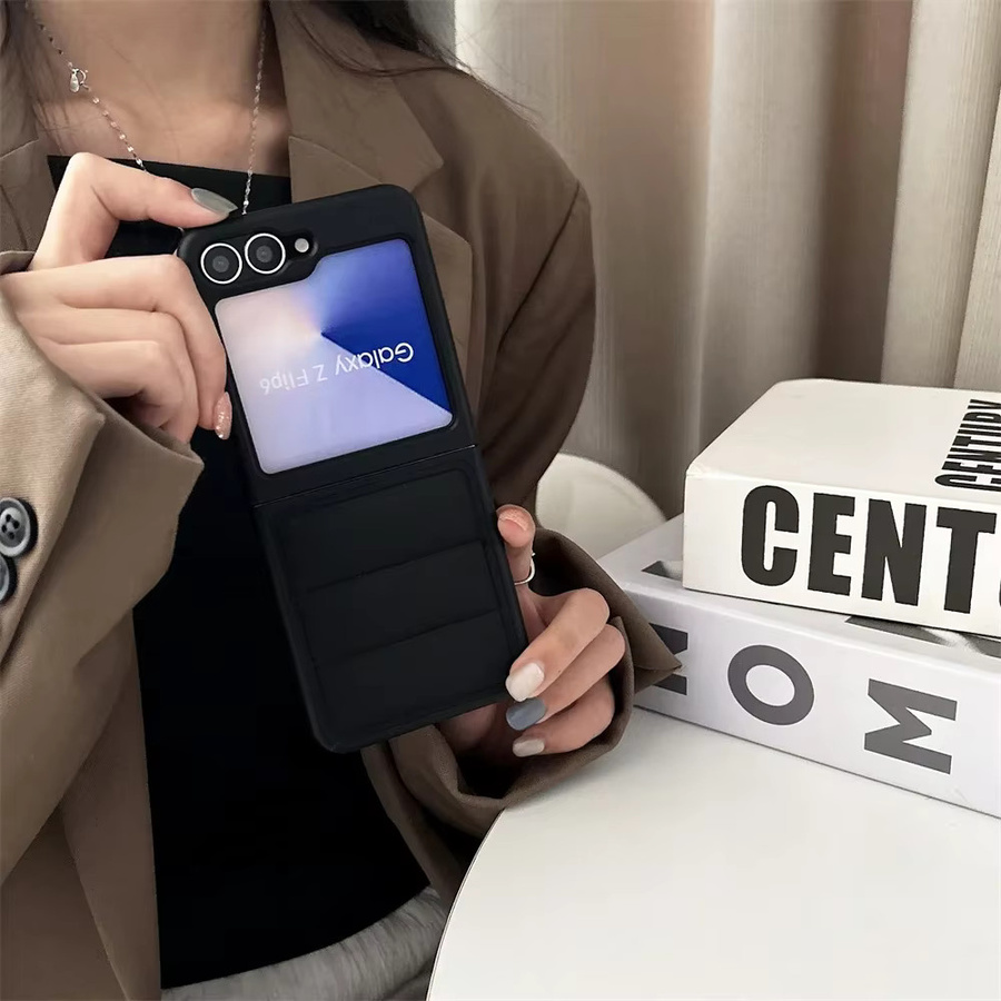 Stoßfeste Daunenjacke Handyhülle The Puffer für Samsung Galaxy Z Flip 6 5G, Z Flip 5, Z Flip 4 und Galaxy Z Fold7, Fold6, Fold5, Fold4 in Schwarz - Bild 5