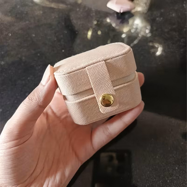Mini-Schmuckschatulle aus Kunstleder in Pink für Ohrringe und Ringe - Bild 1