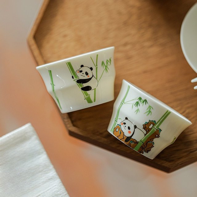 Handgefertigte Panda-Teetasse aus weißem Porzellan im japanischen Stil für dein Gongfu-Teeset - Bild 1