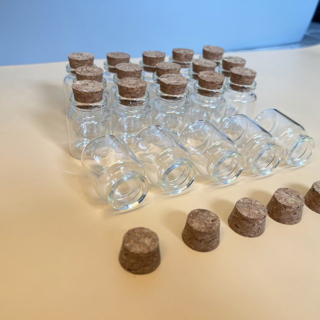 LYGIL Mini-Glasflaschen mit Schnappverschluss und Korkstopfen, transparent, 15 ml, B/H: 3 x 4 cm - Bild 1