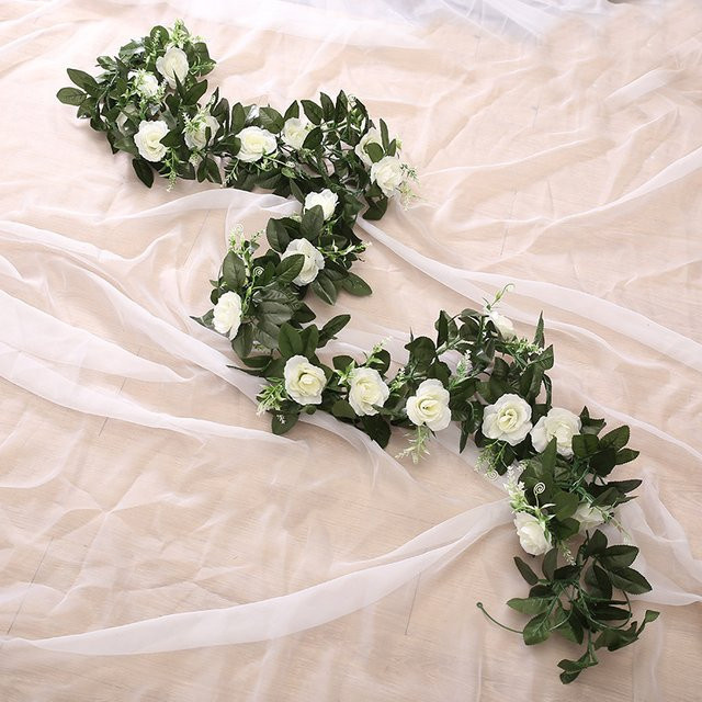 XIAOYINMO Künstliche Seidenrosen Girlande mit Blättern in Weiß und Gold zur Wanddekoration für Hochzeit und Zuhause - Bild 1
