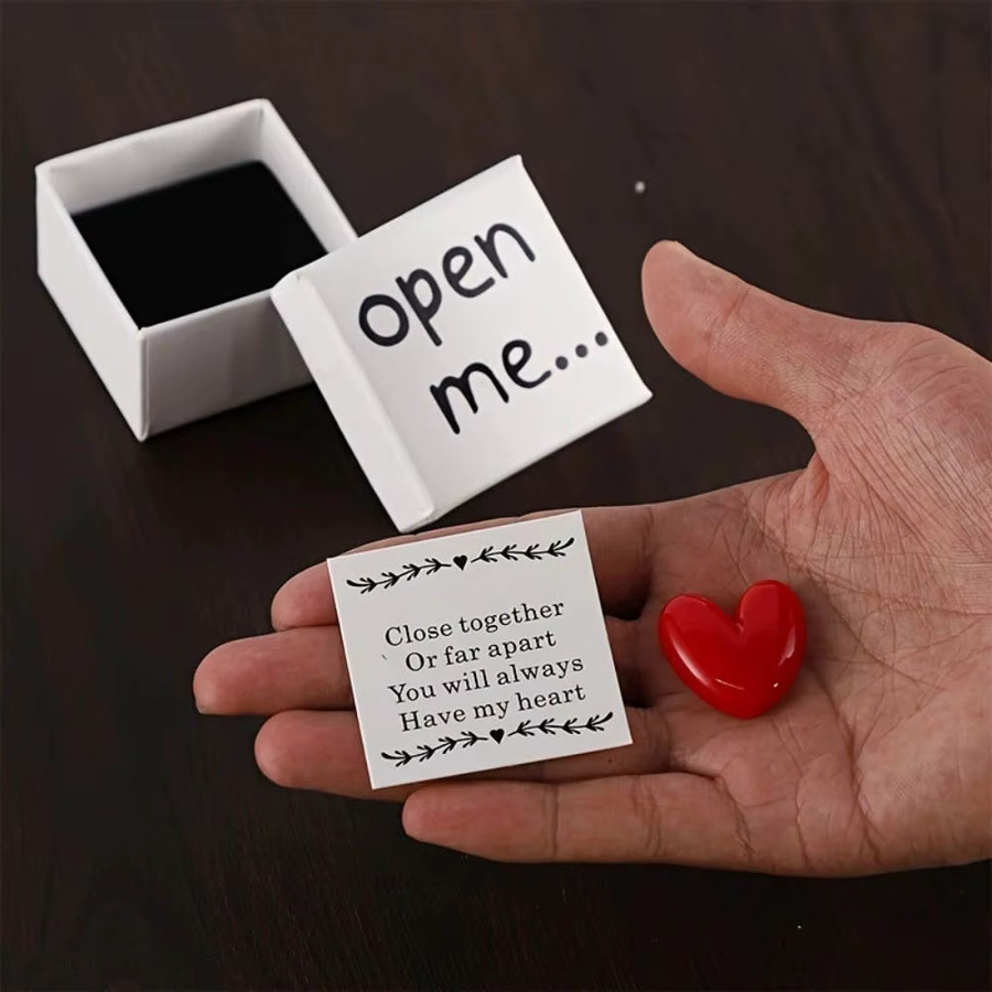 Open Me Überraschungsgeschenkbox mit Harzherz und I Love You Nachrichtenskarte in Weiß - Bild 3