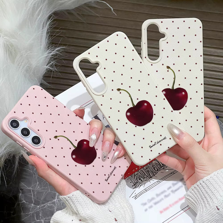 Kirsch-Handyhülle mit Polka Dots für Samsung Galaxy (A56 5G, A16, A17, A55, A36, A53, A35, A06, A07, A26, A34, S25 Ultra, S24 FE, S23) aus weichem Leder in Weiß - Bild 2